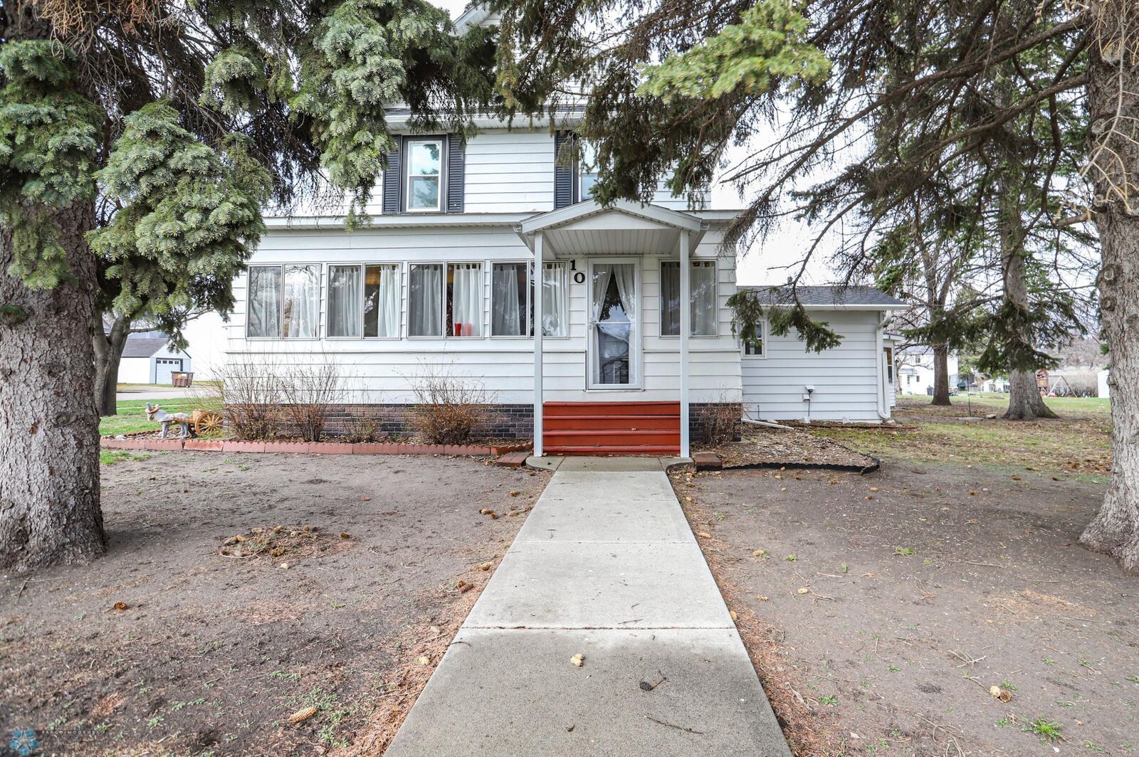 Property Photo: 10 5th Avenue NE ND 58053