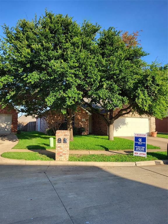 Property Photo: 524 Paddle Drive TX 76036