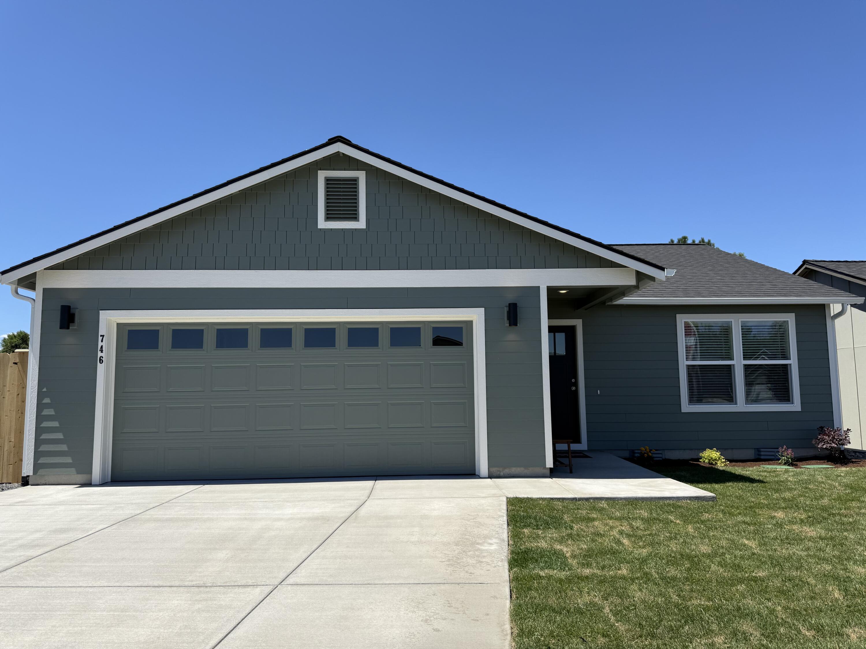 129 Rickenbacker Road  Madras OR 97741 photo
