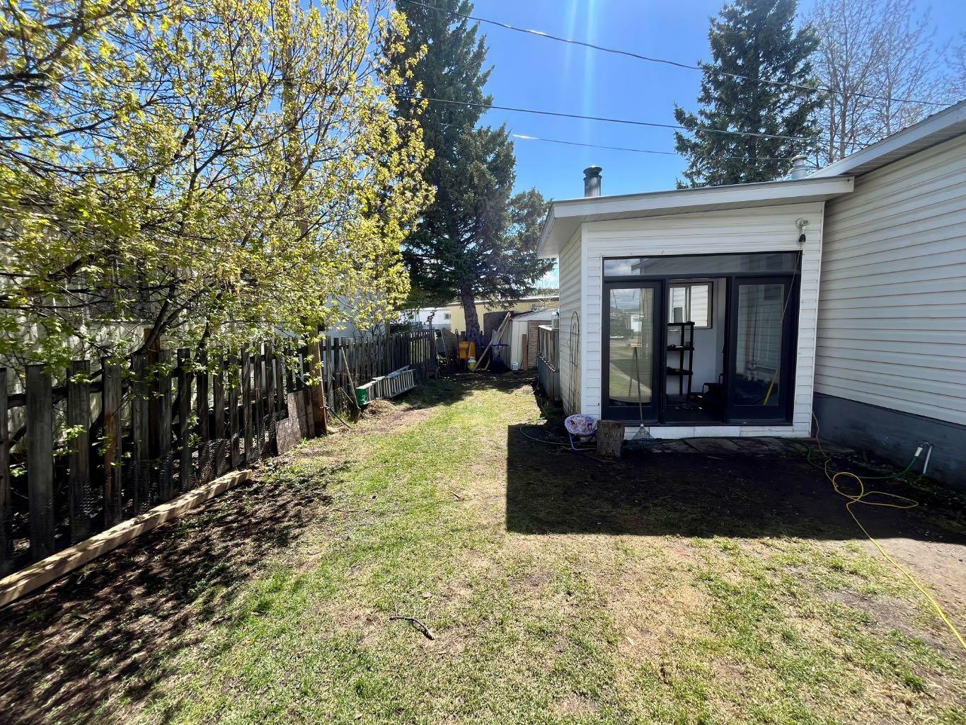 Property Photo: 133 Jarvis Street 74 AB T7V 1R4