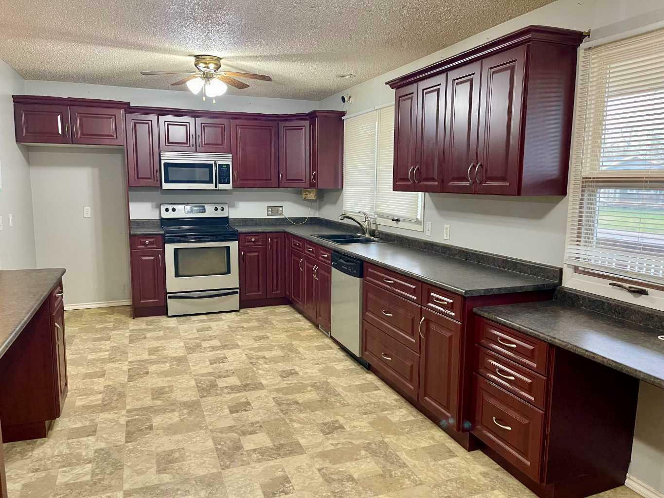 Property Photo: 714 10 Ave AB T9W 1B8