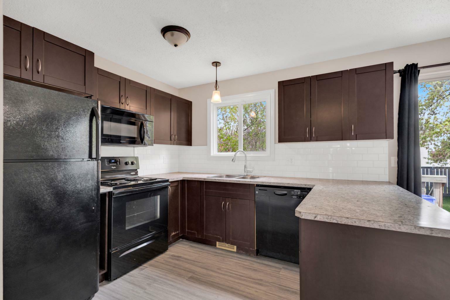 Photo de la propriété: 13 Hangingstone Drive AB T4L 1R1