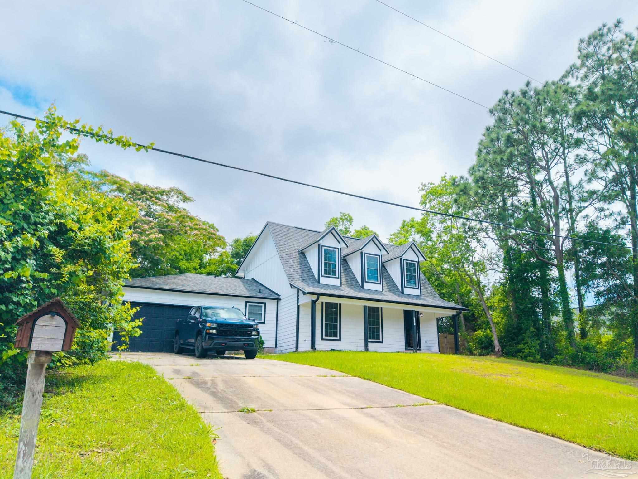 Property Photo: 965 Farmington Rd FL 32504