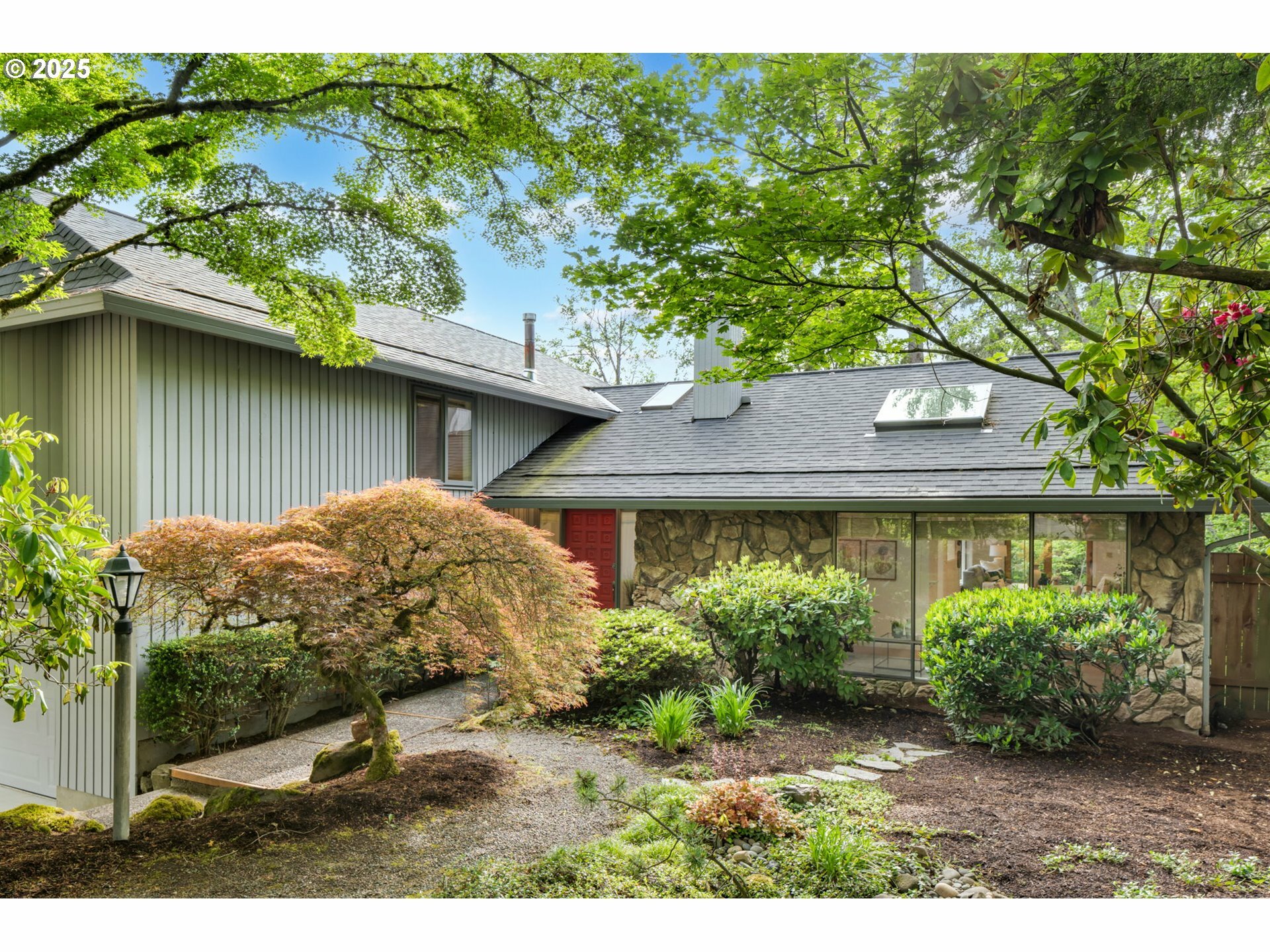 Property Photo: 4135 SW 43rd Ave OR 97221