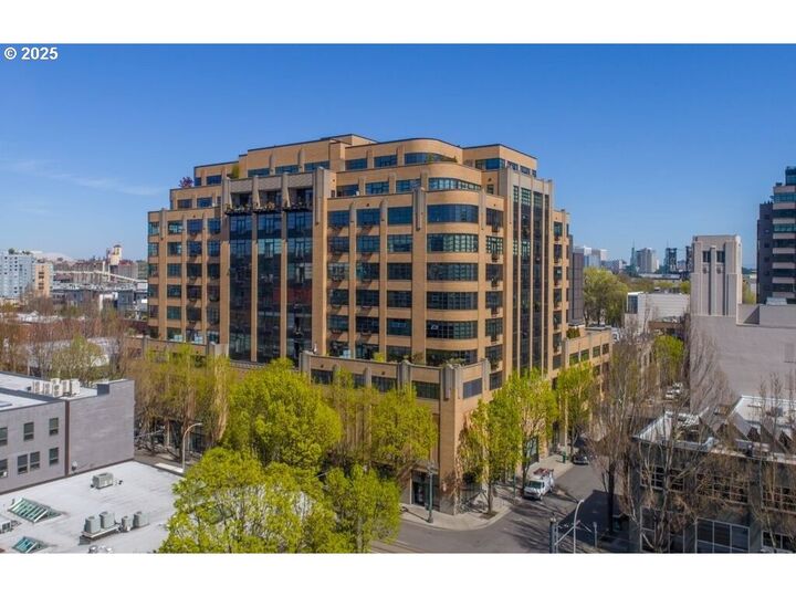 Property Photo:  420 NW 11th Ave #1105  OR 97209 