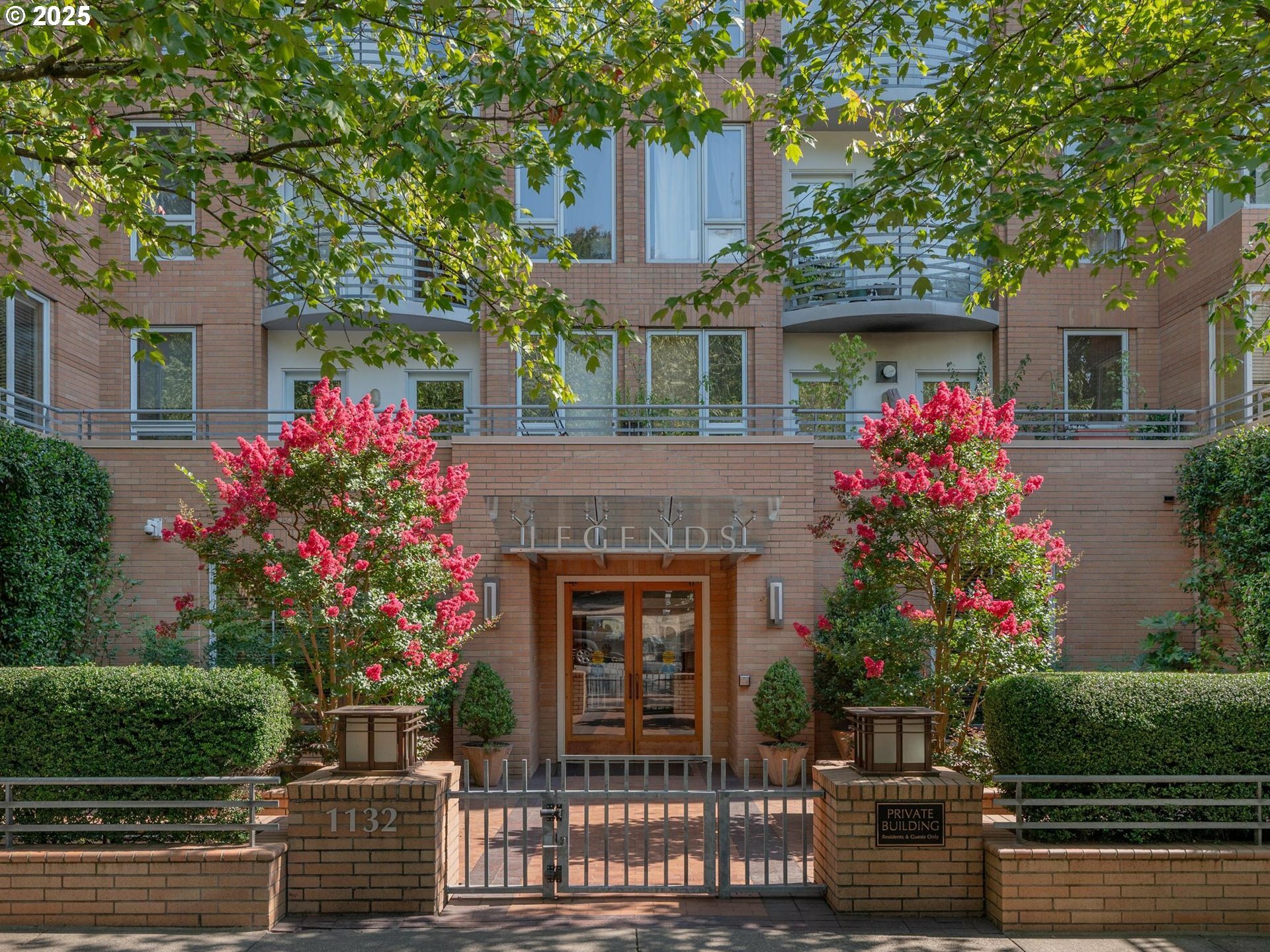 Property Photo: 1132 SW 19th Ave 609 OR 97205