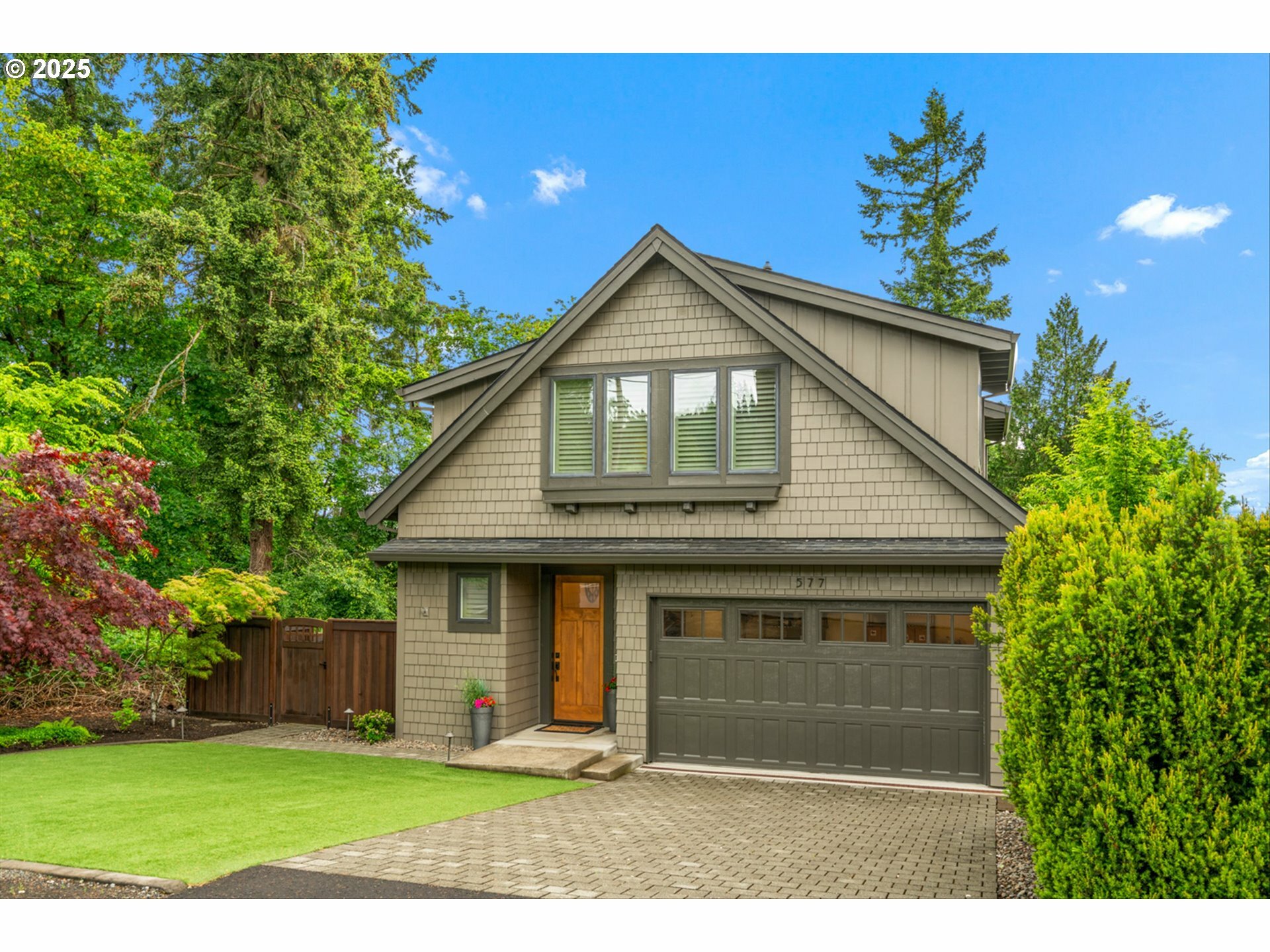 Property Photo: 577 Laurel St OR 97034