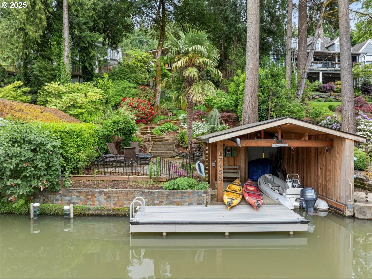 Property Photo: 17455 Blue Heron Rd OR 97034