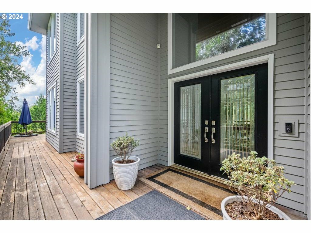 Property Photo: 8427 NW Timber Ridge Ct OR 97229