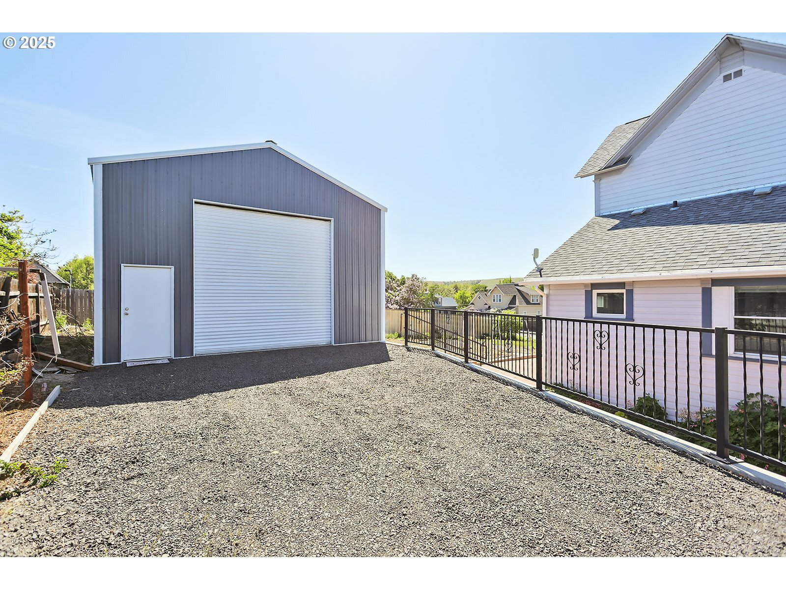 Property Photo: 110 NE 5th St OR 97021