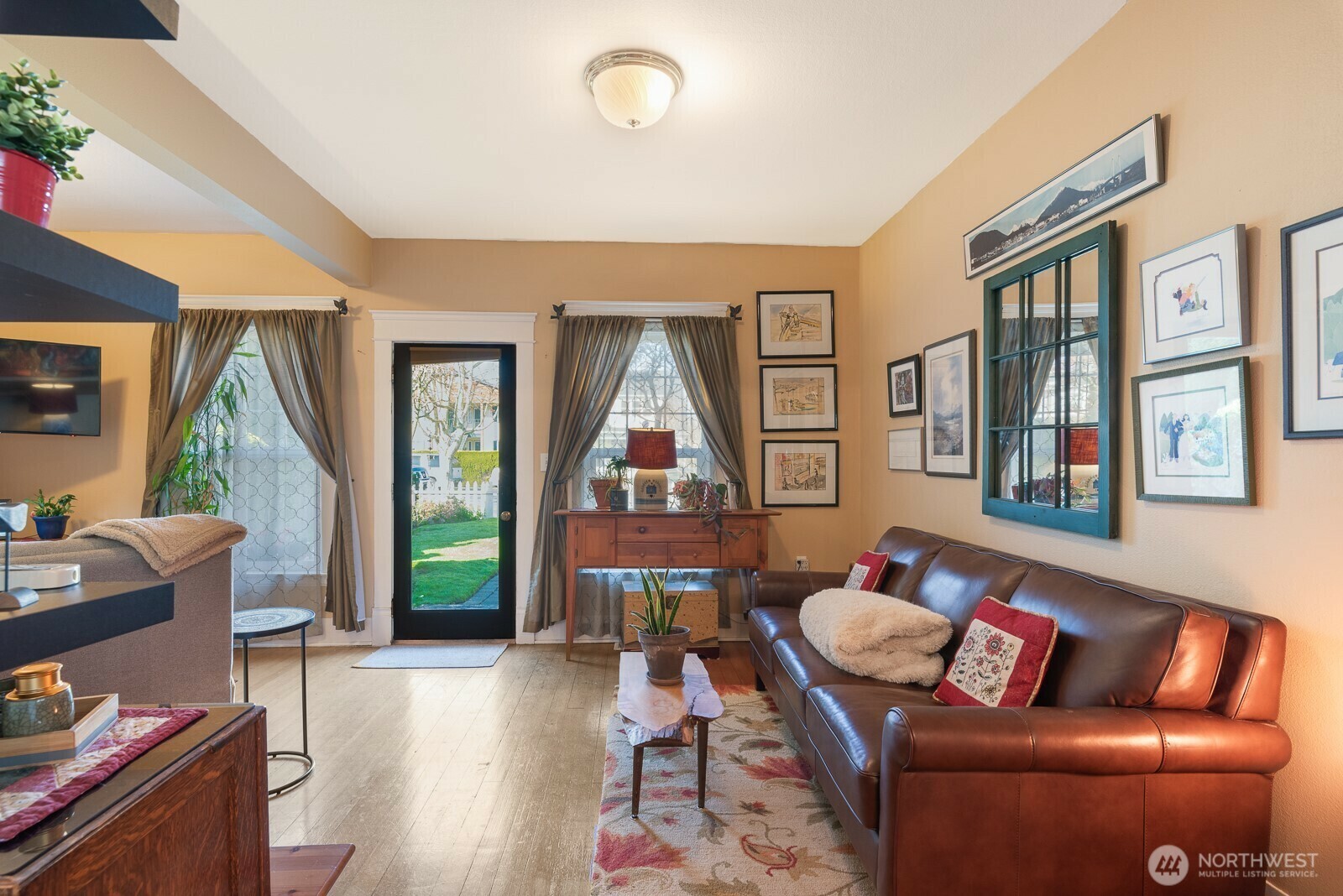 Property Photo: 1911 Rucker Avenue WA 98201