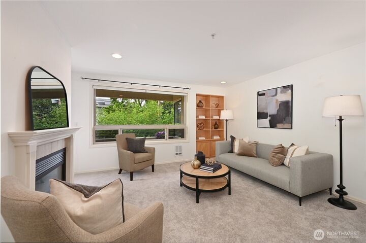 Property Photo:  2312 W Boston Street 201  WA 98199 