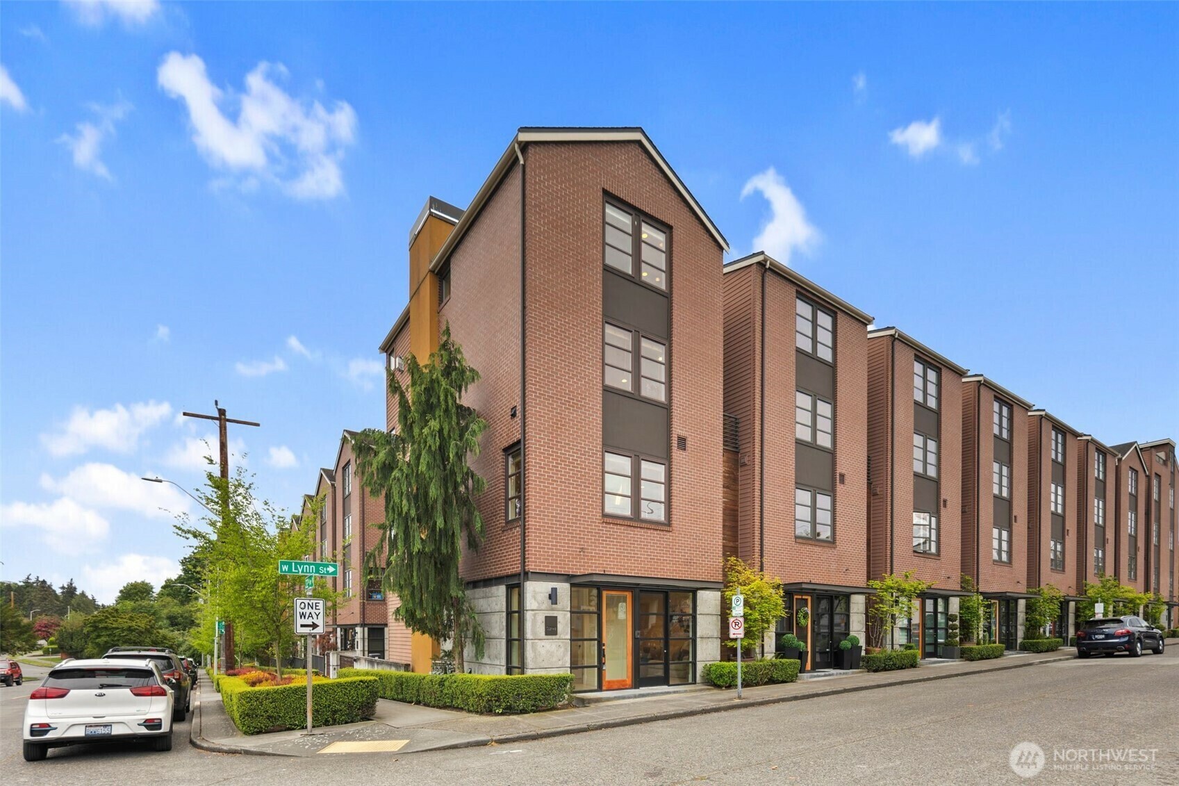 3201 W Lynn Street  Seattle WA 98199 photo
