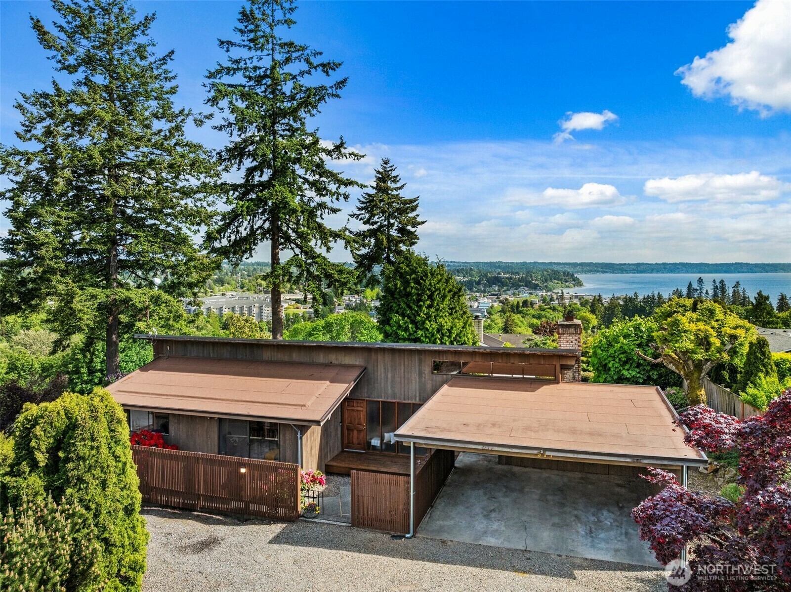 Property Photo: 517 S 212th St WA 98198