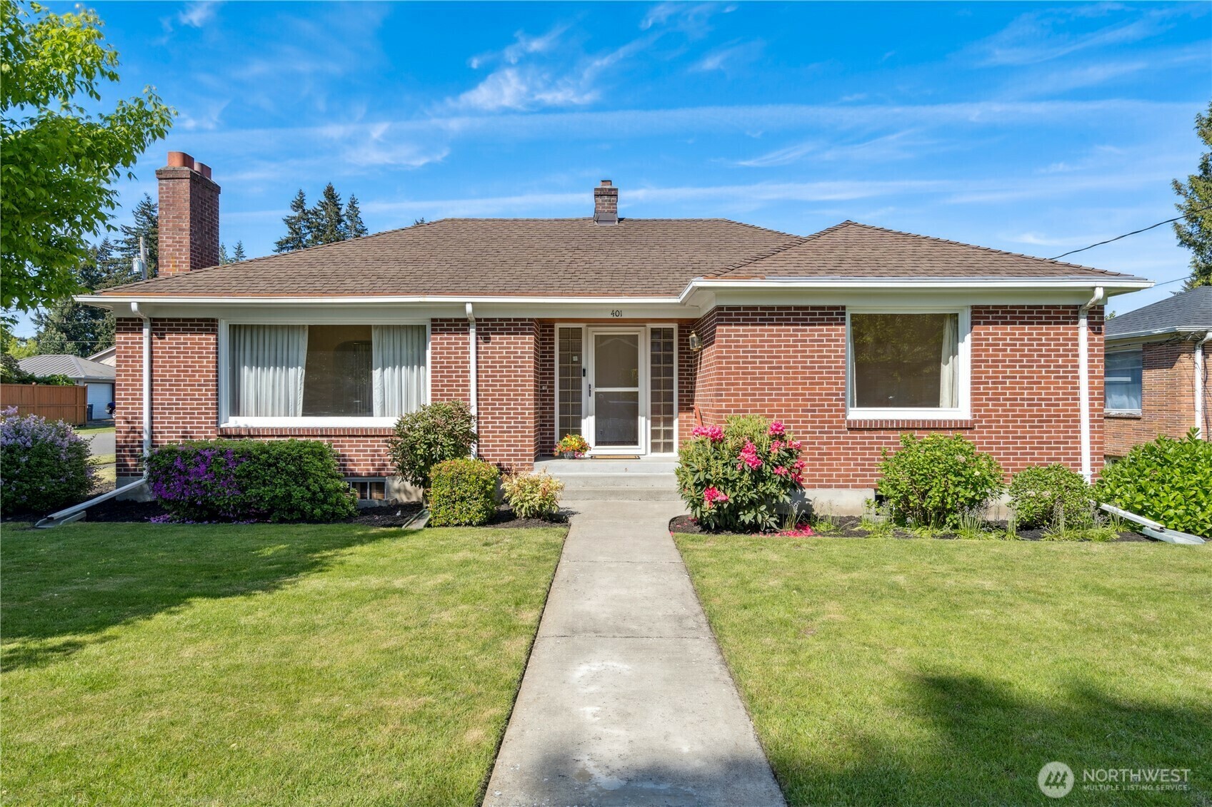 Property Photo: 401 Pike Street NE WA 98002