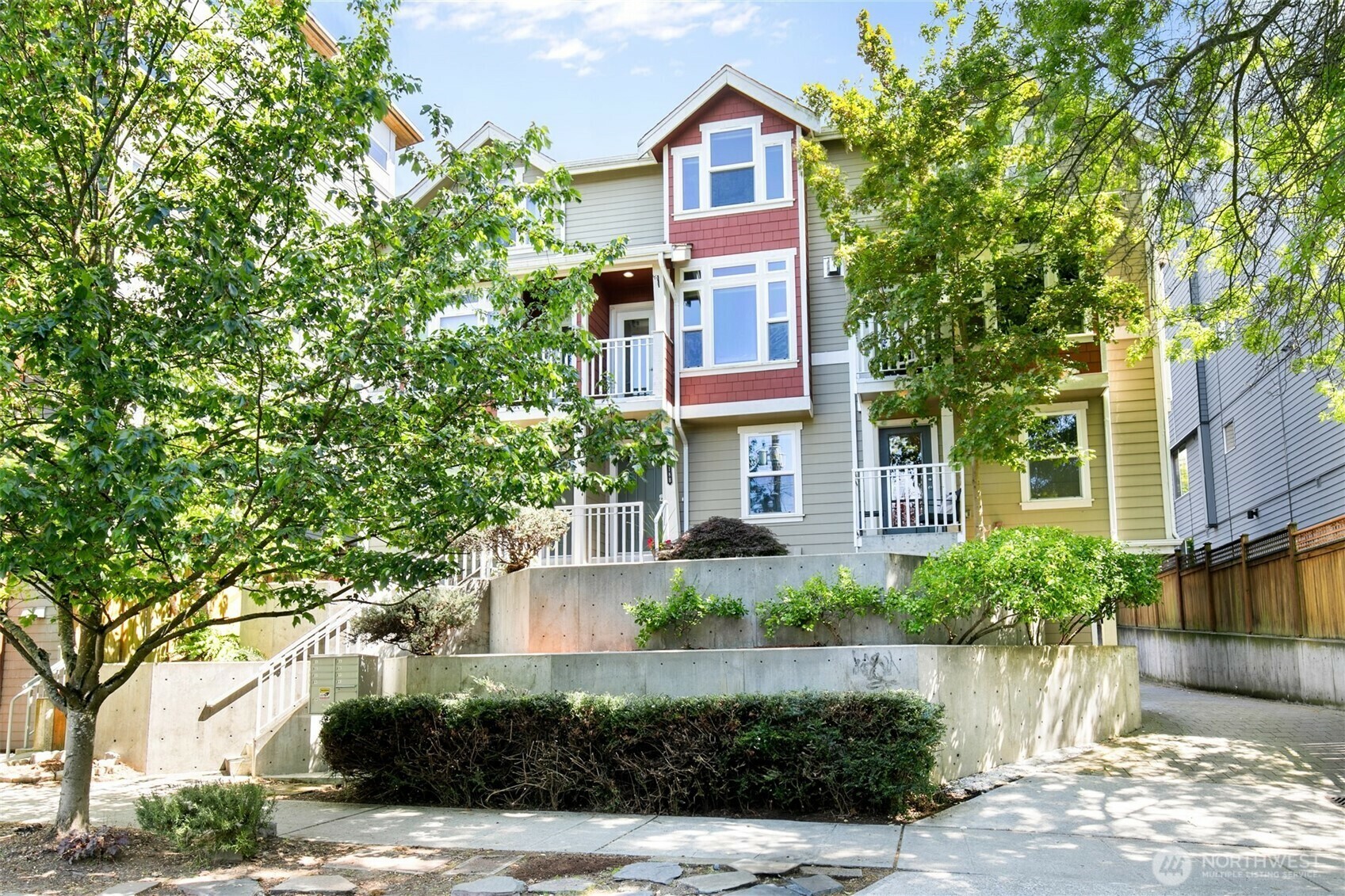 Property Photo: 418 11th Avenue E B WA 98102