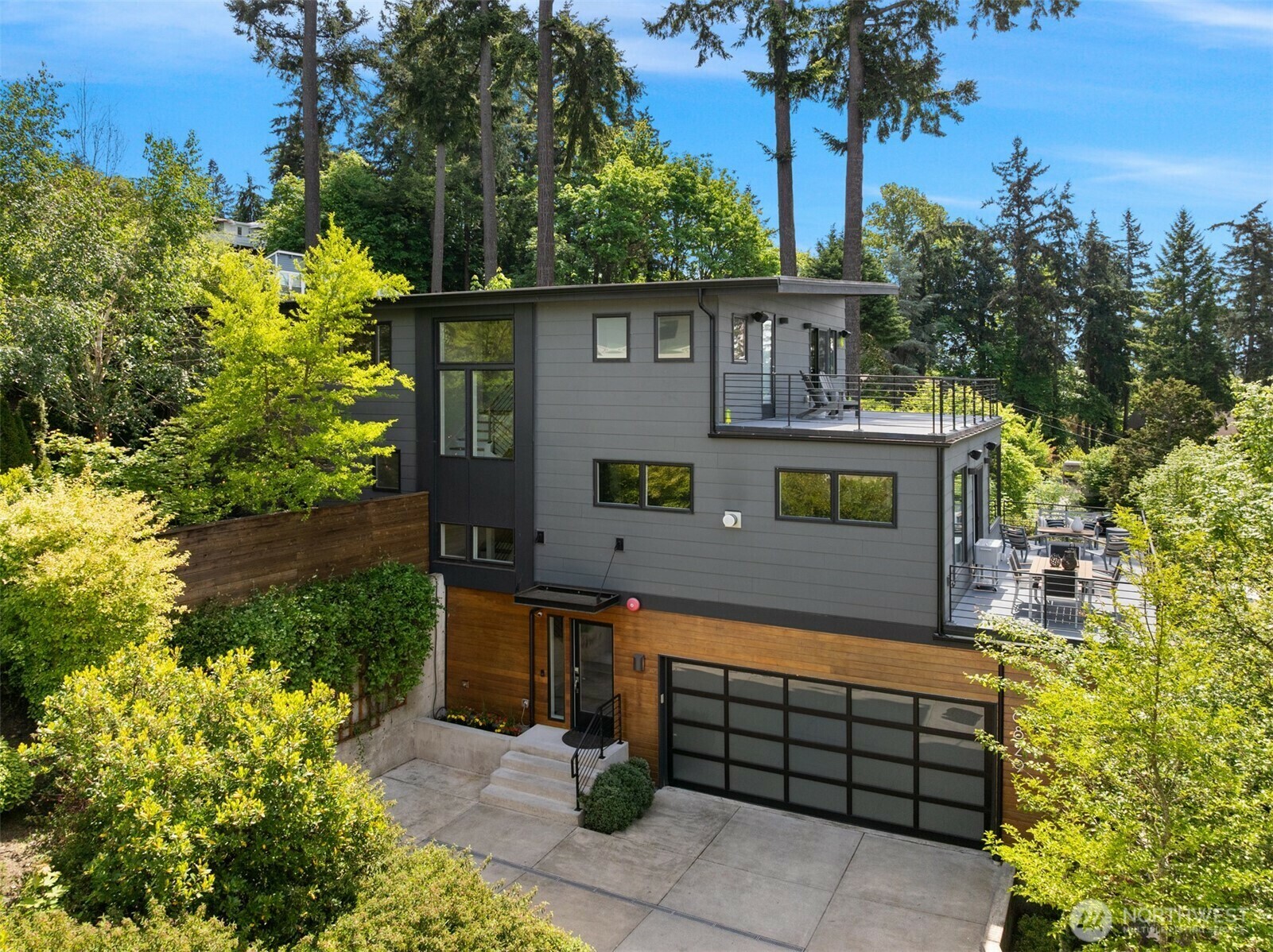 Property Photo: 6829 SE 32nd Street WA 98040