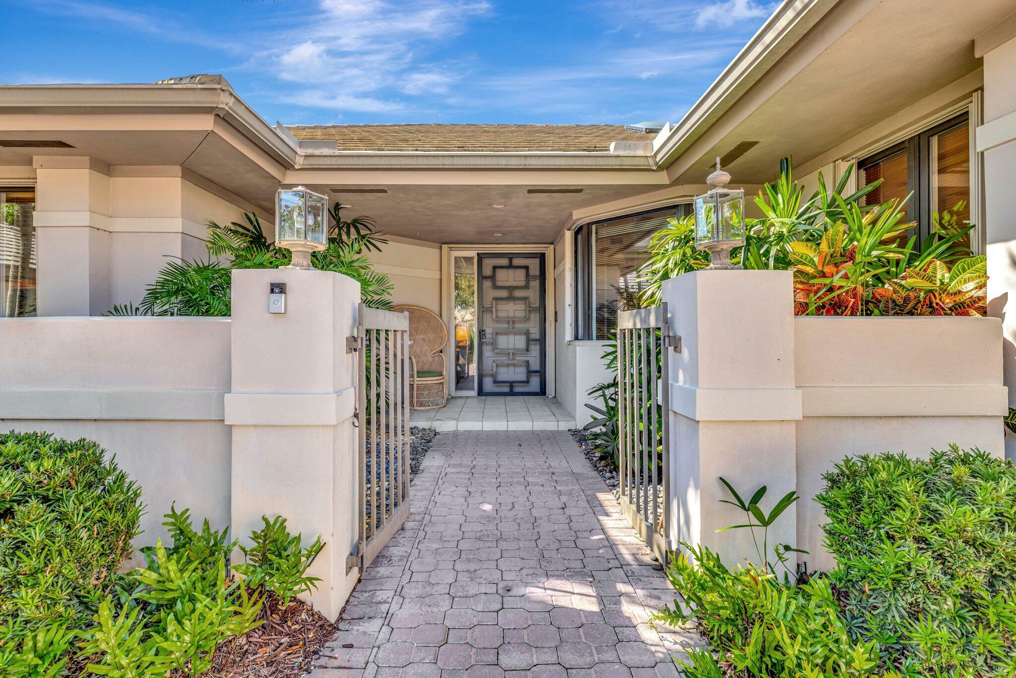 Property Photo: 6022 SE Oakmont Place FL 34997
