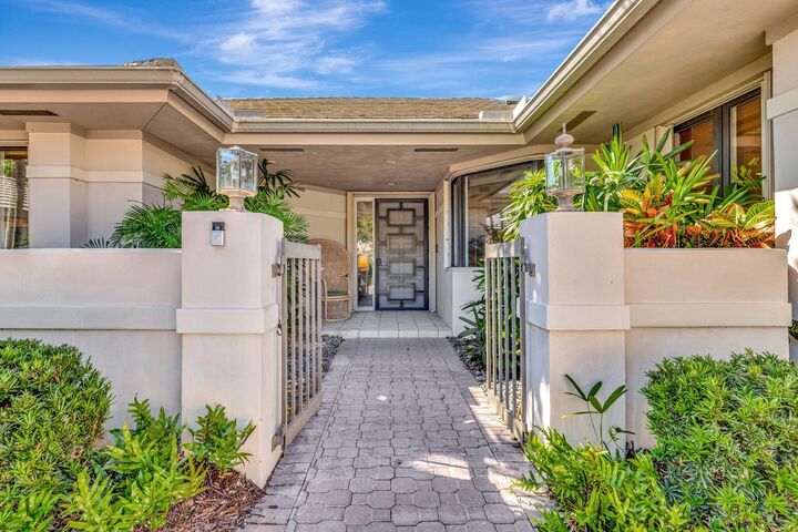 Property Photo: 6022 SE Oakmont Place FL 34997