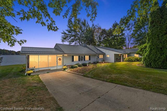 Property Photo: 426 Peninsula Drive MI 48421