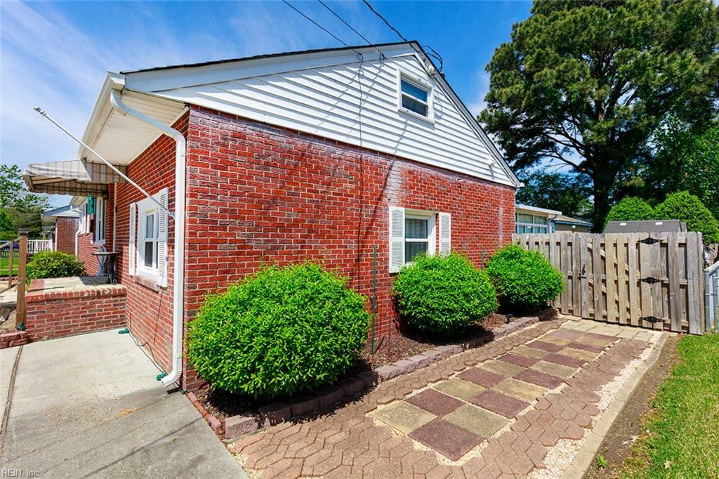 Property Photo:  13 Eastlawn Dr  VA 23664 