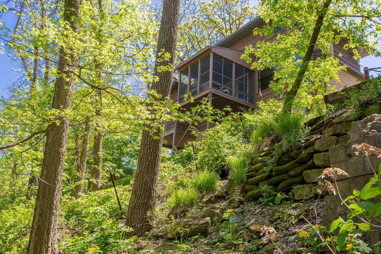 Property Photo:  4316 Hillcrest Circle  WI 53705 