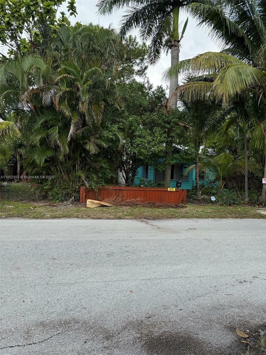 Property Photo: 1201 NE 1st Ave FL 33304