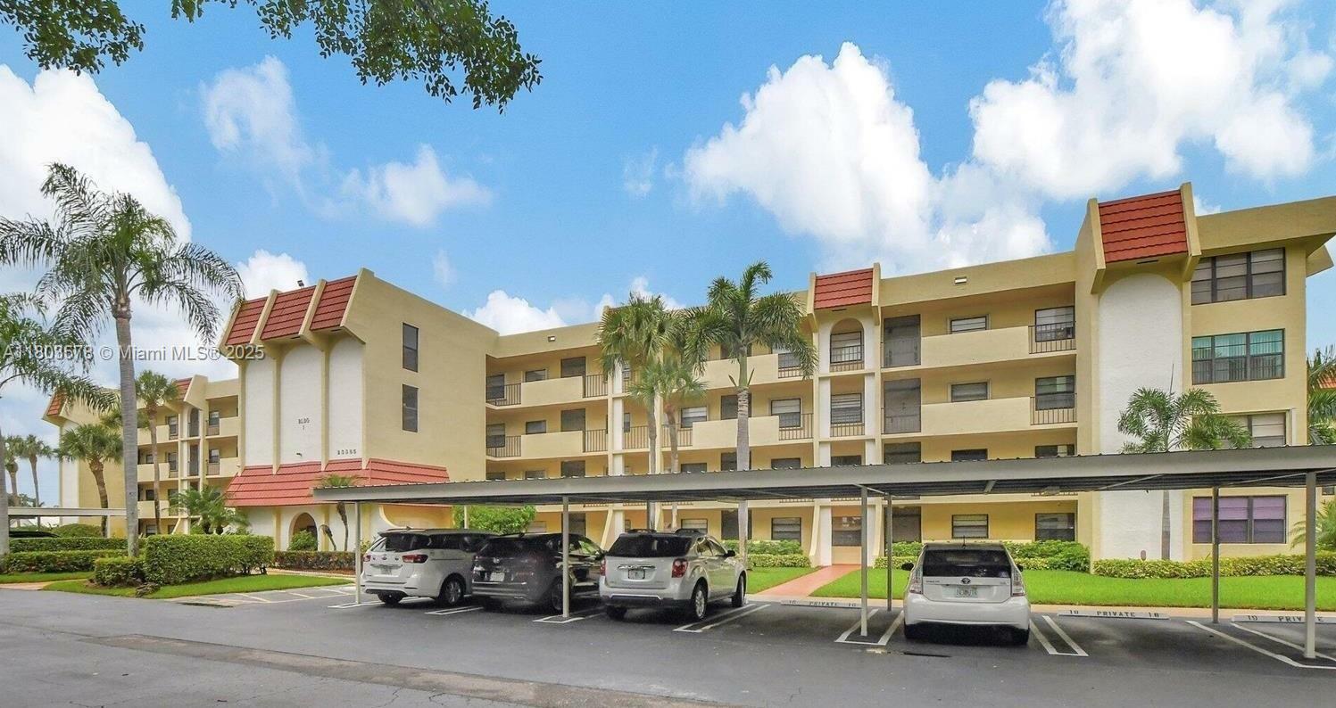 Property Photo: 23344 Carolwood Ln 106 FL 33428