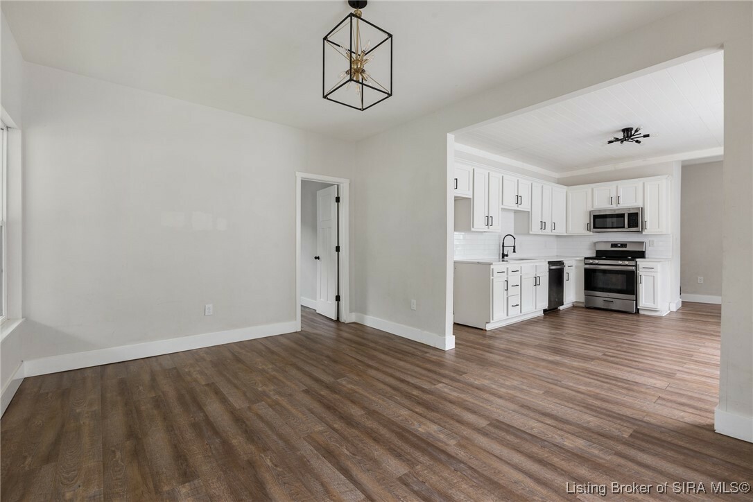 Property Photo:  2215 Reno Avenue  IN 47150 