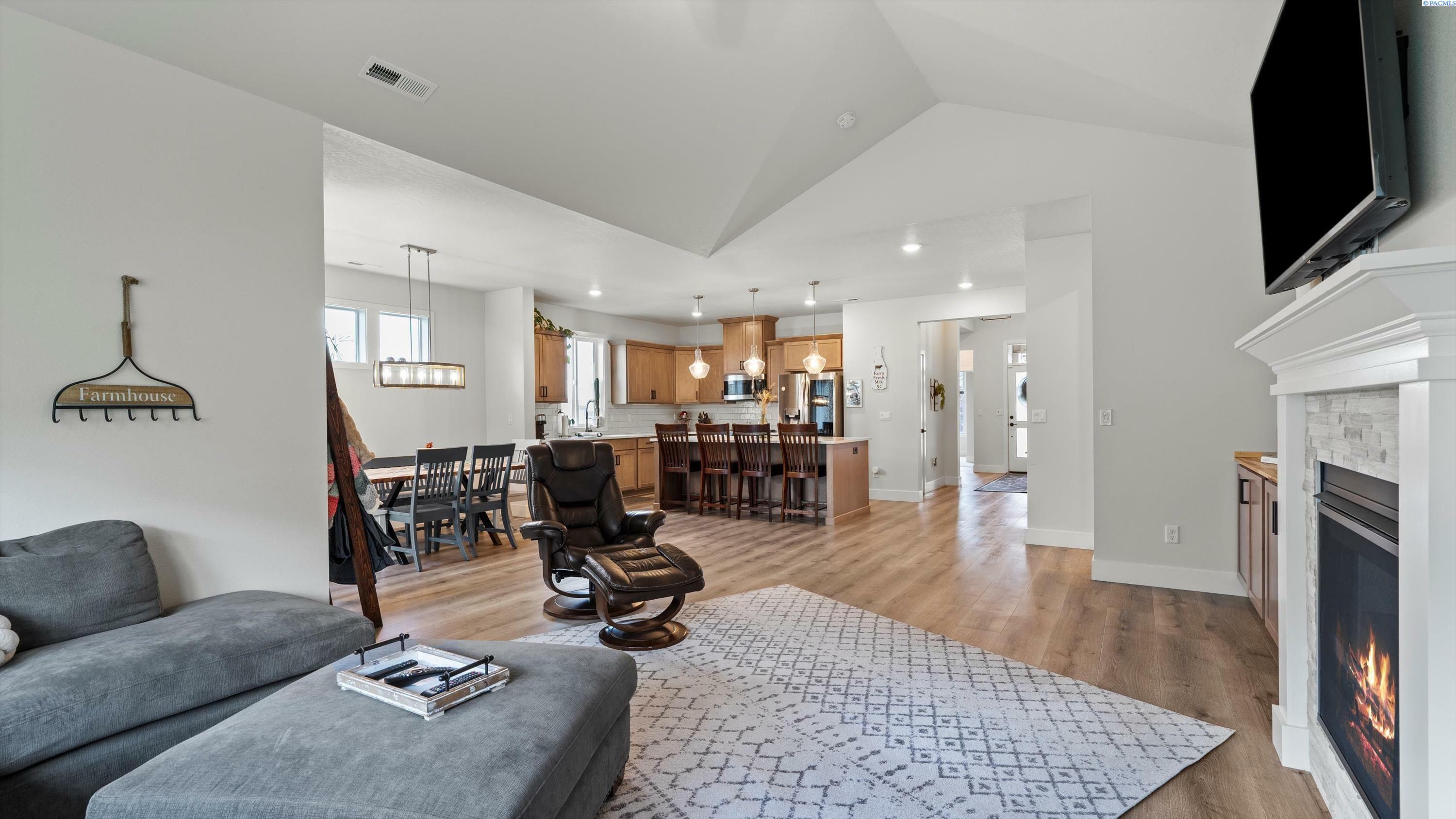 Property Photo:  6012 W 31st Ave  WA 99336 