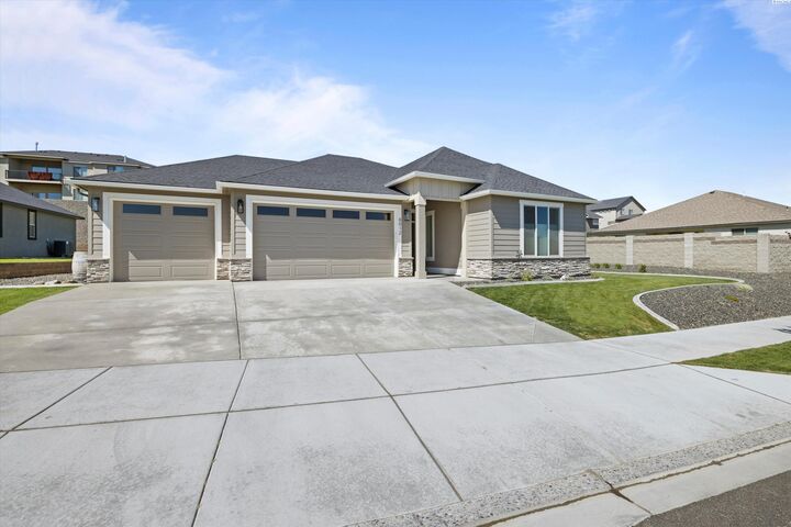 Property Photo: 6012 W 31st Ave WA 99336