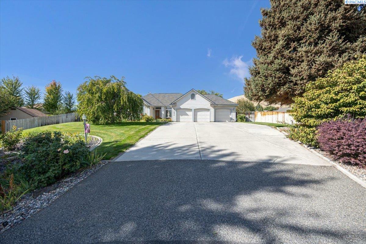 Property Photo: 2875 Cambridge Ct. WA 99338