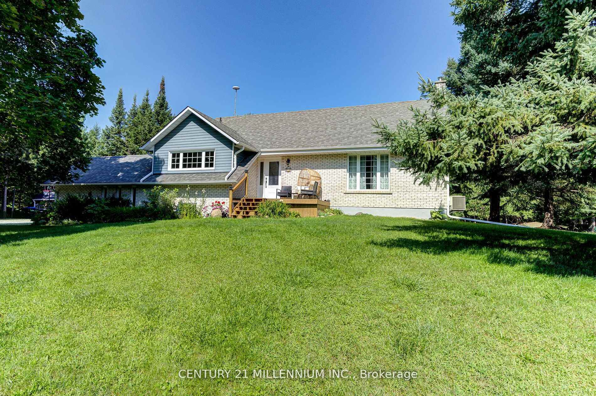 Property Photo: 19 Gallowood Trail ON L0M 1J0