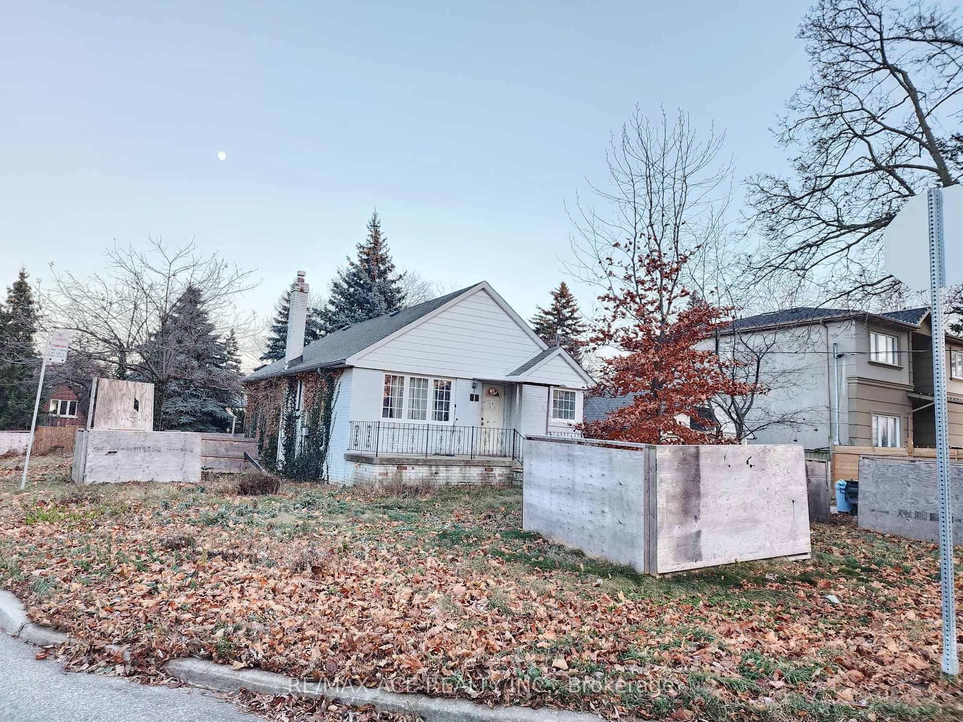Photo de la propriété: 51 Barkdene Hill ON M1M 2N6