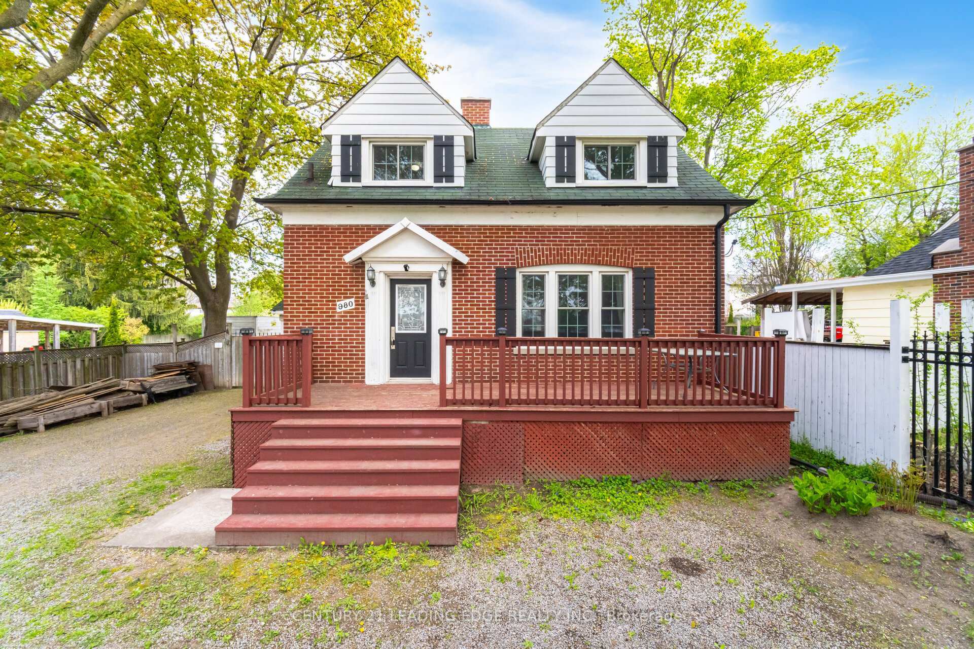 Photo de la propriété:  980 King Street E  ON L1H 1H2 