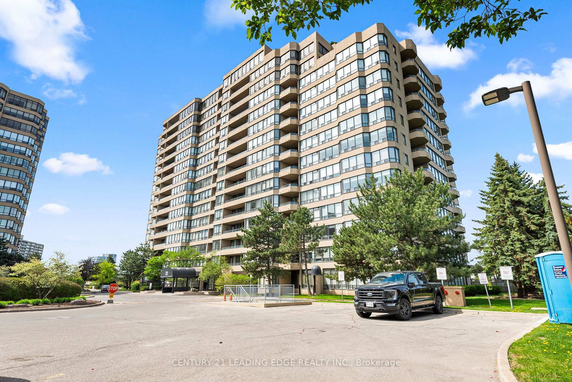 Photo de la propriété: 22 Clarissa Drive 1414 ON L4C 9R6