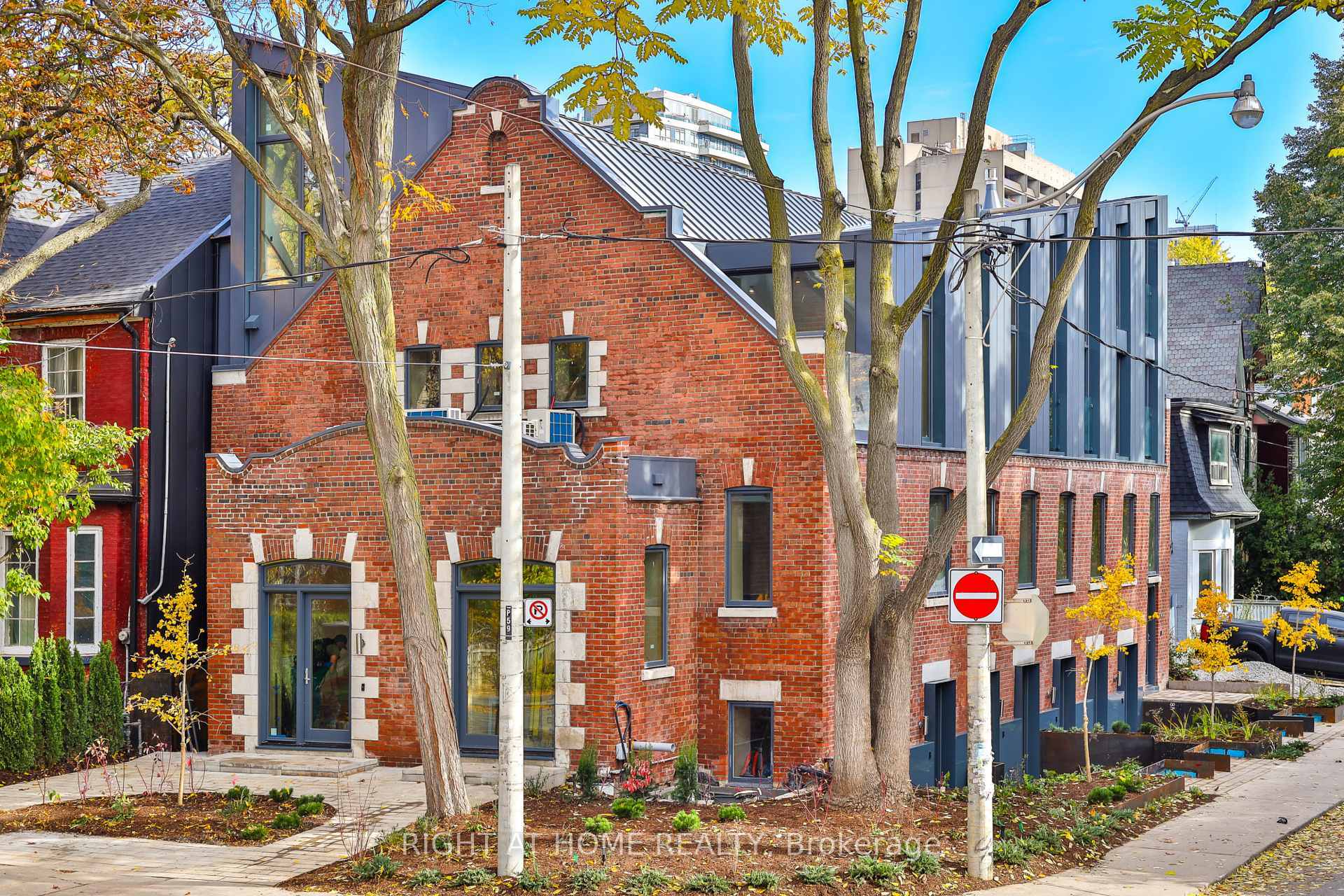 Photo de la propriété: 225 Brunswick Avenue Ph 1 ON M5S 2M6