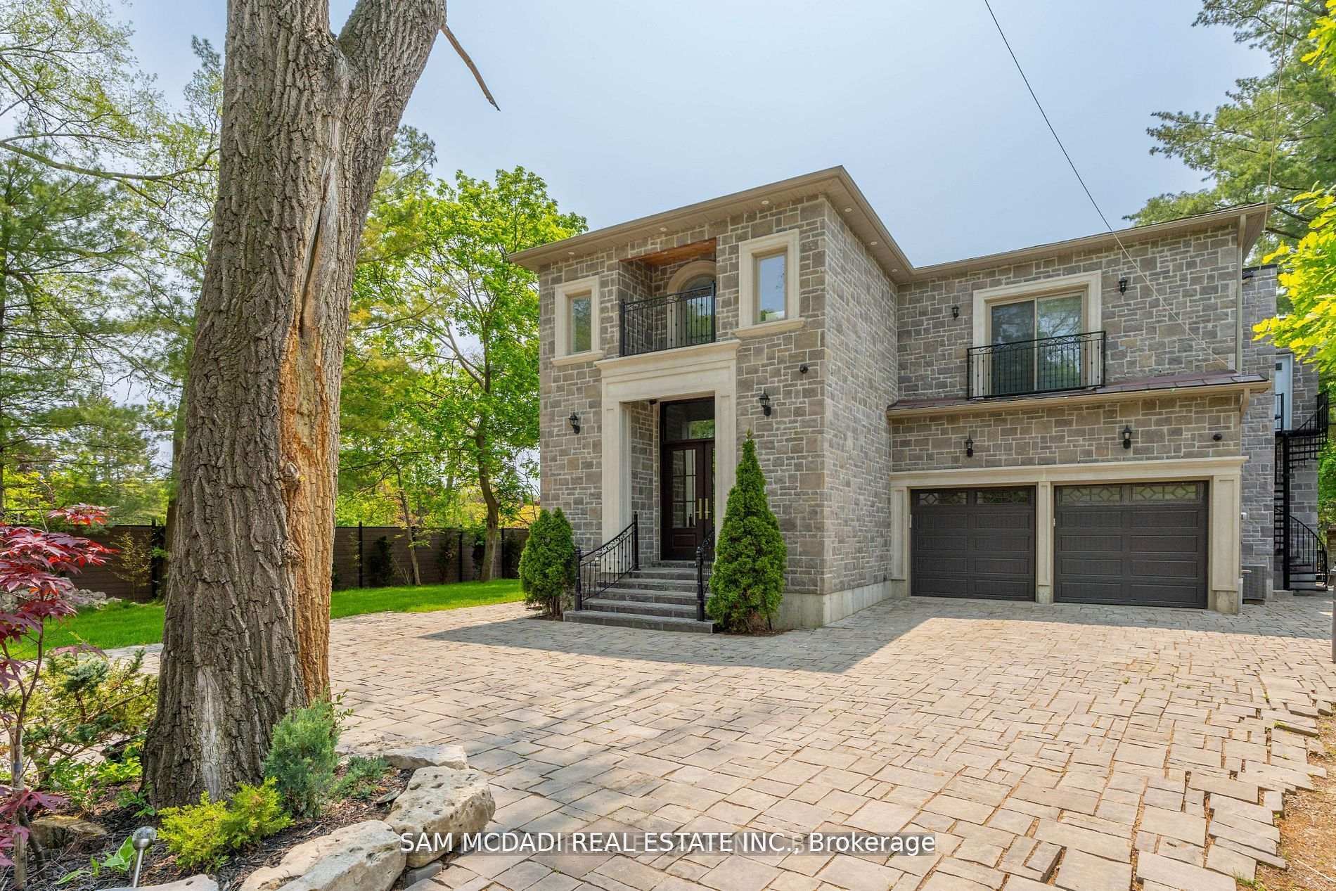 Property Photo: 1138 Garden Road ON L5H 3J6