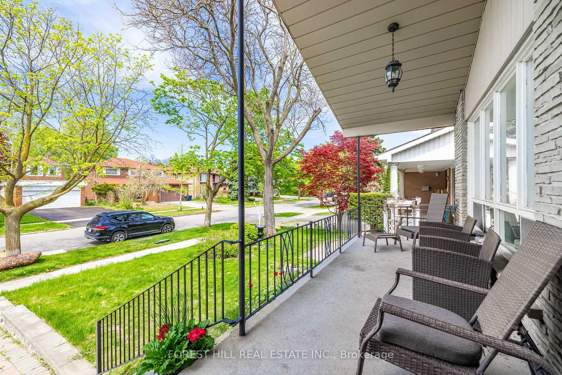 Property Photo: 121 Charlton Boulevard ON M2R 2J2