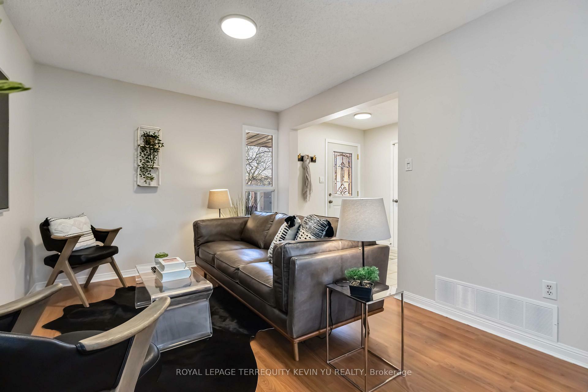 Property Photo: 24 Blackburn Crescent ON L1S 5Y8