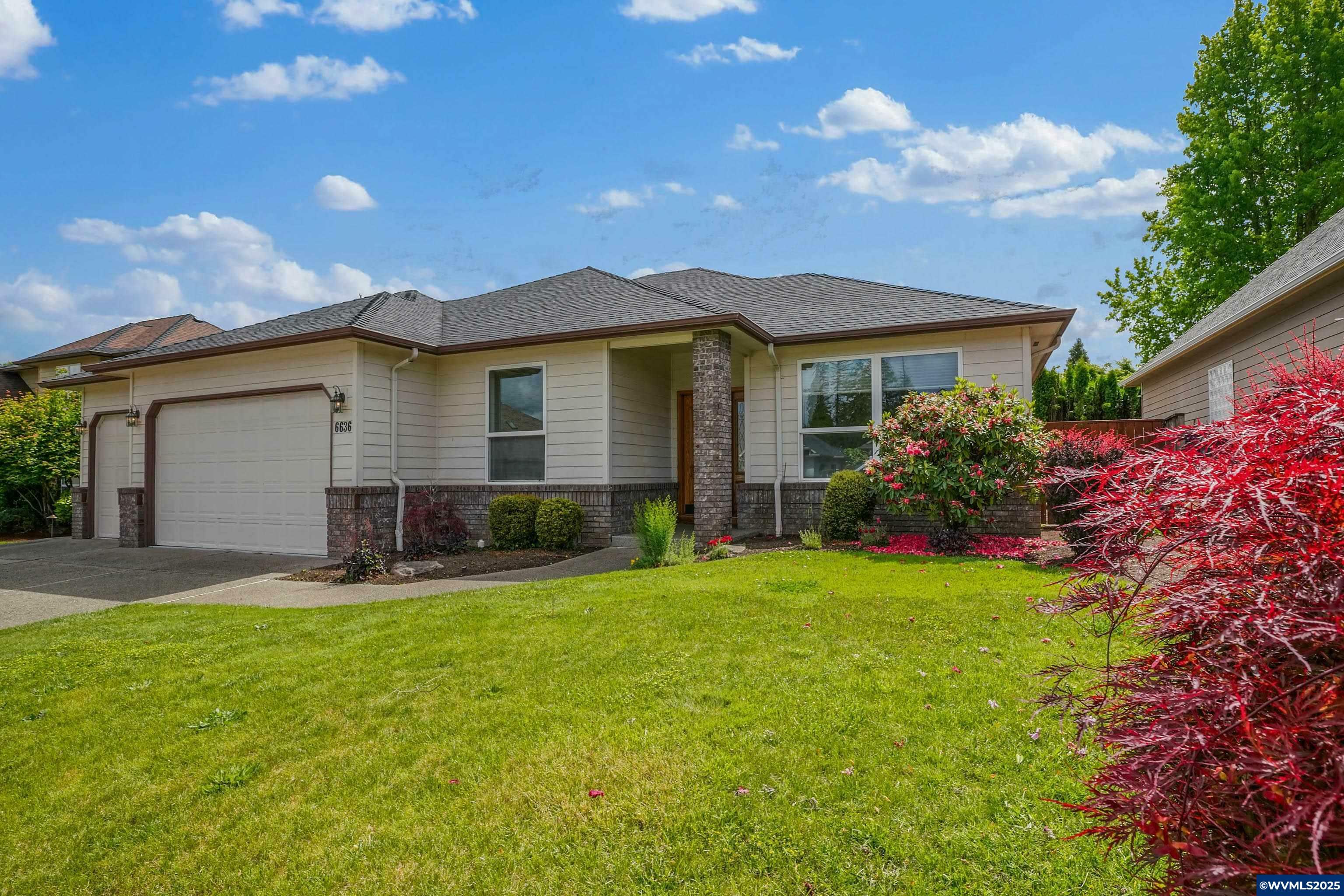 Property Photo: 6636 Parkshadow Ct NE OR 97303