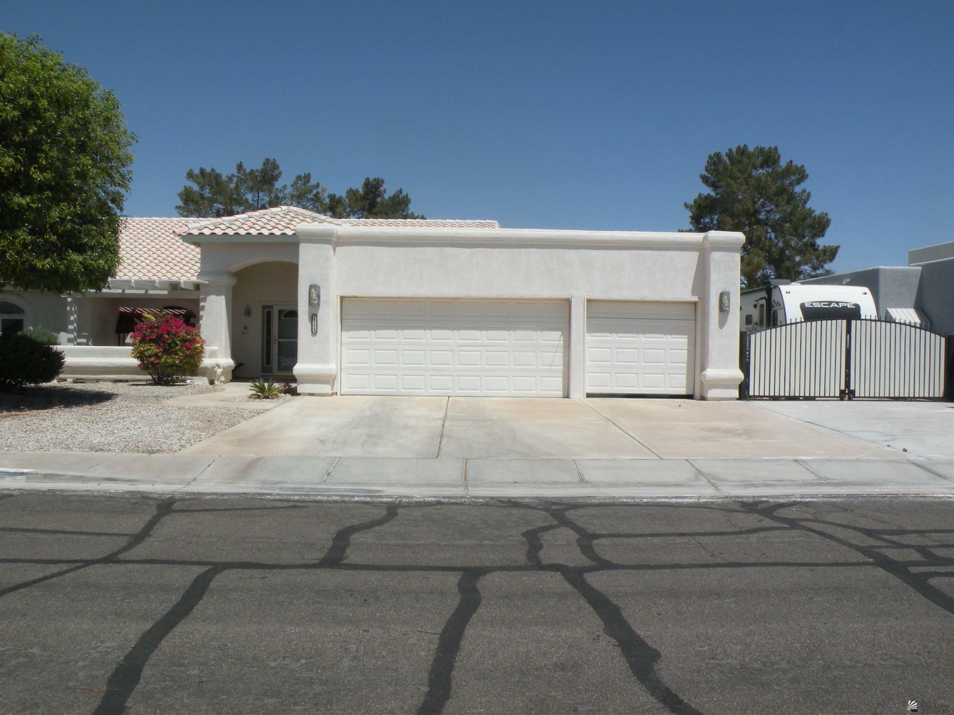 Property Photo: 10224 S Fairway Ln AZ 85367