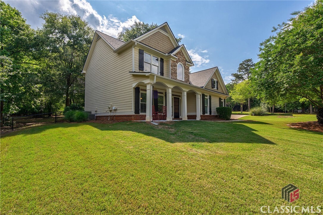 Property Photo:  200 Hidden Spring Way  GA 30605 