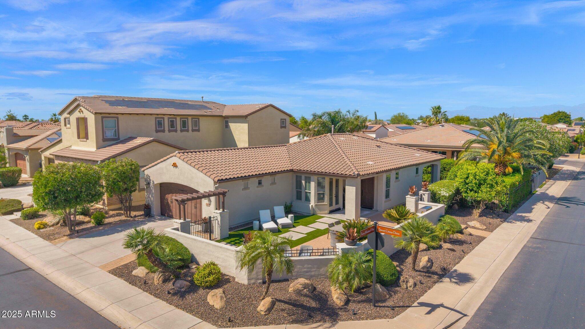 Property Photo: 1462 E Sweet Citrus Drive AZ 85140