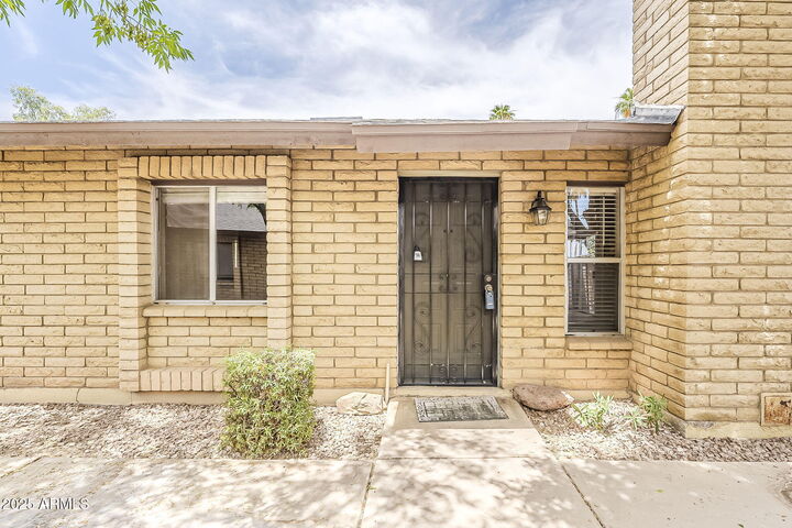 Property Photo: 2515 S Maple Avenue 103 AZ 85282