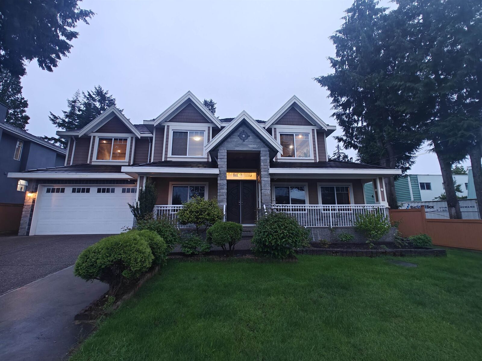 Photo de la propriété:  12854 107A Avenue  BC V3T 2G5 