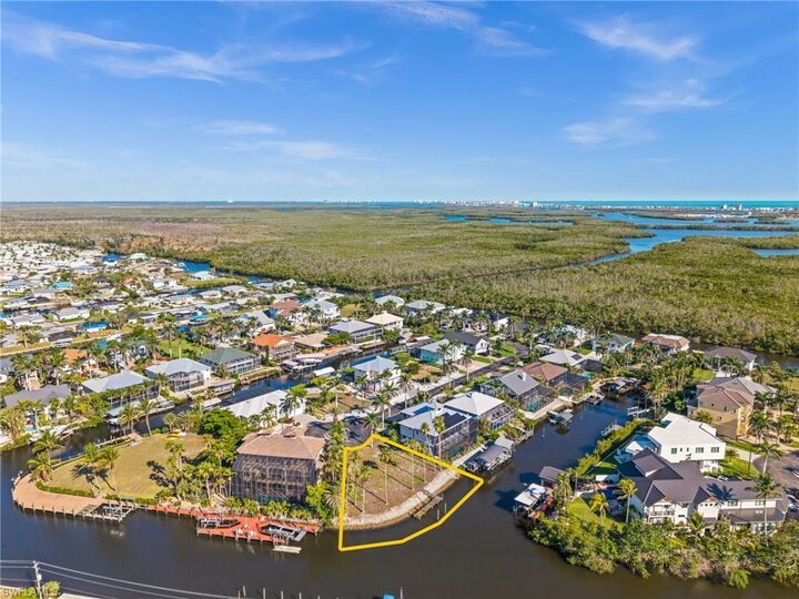 Property Photo:  17890 Grey Heron Ct  FL 33931 