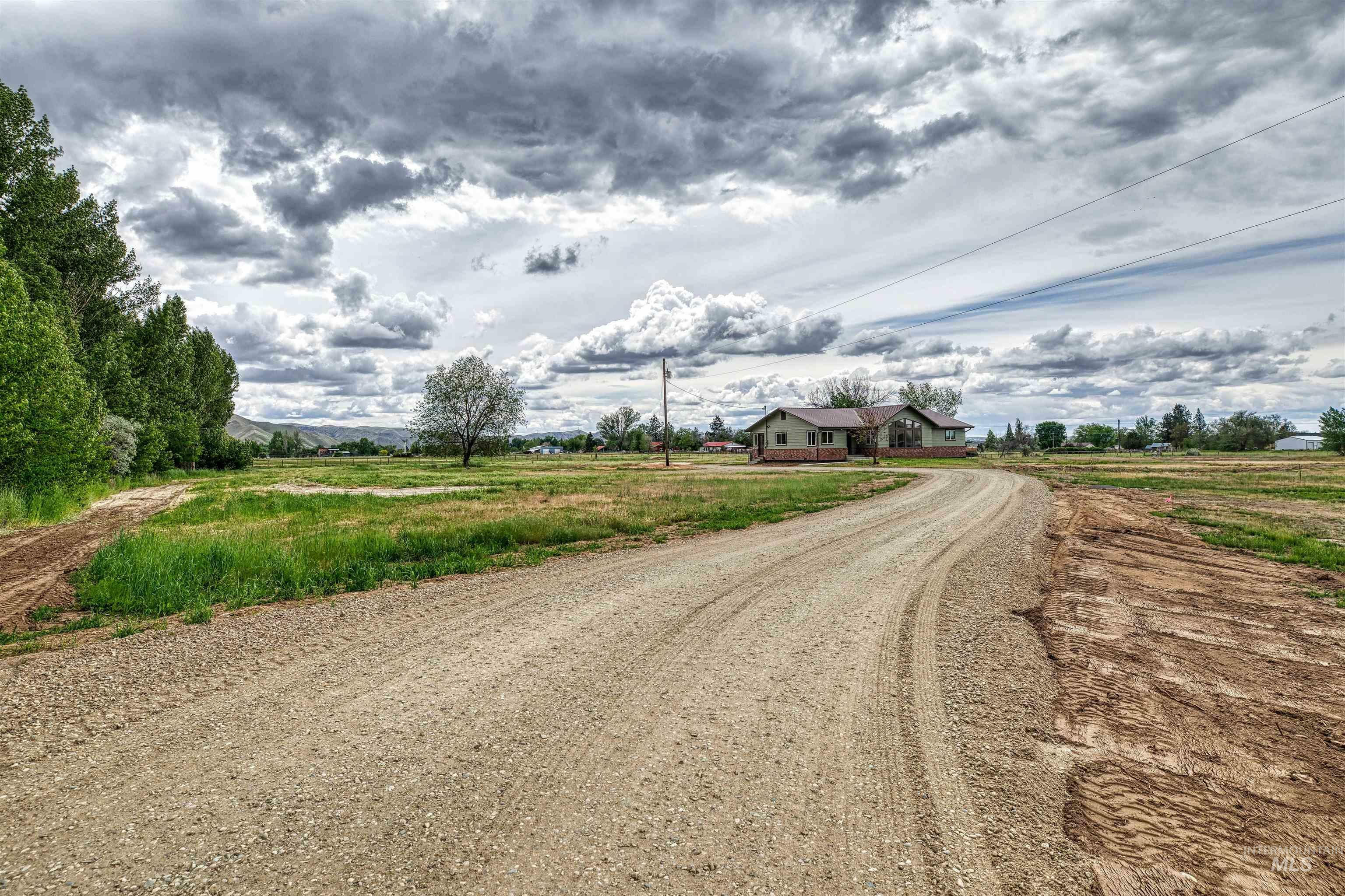 Property Photo: 3131 Fuller Rd ID 83617