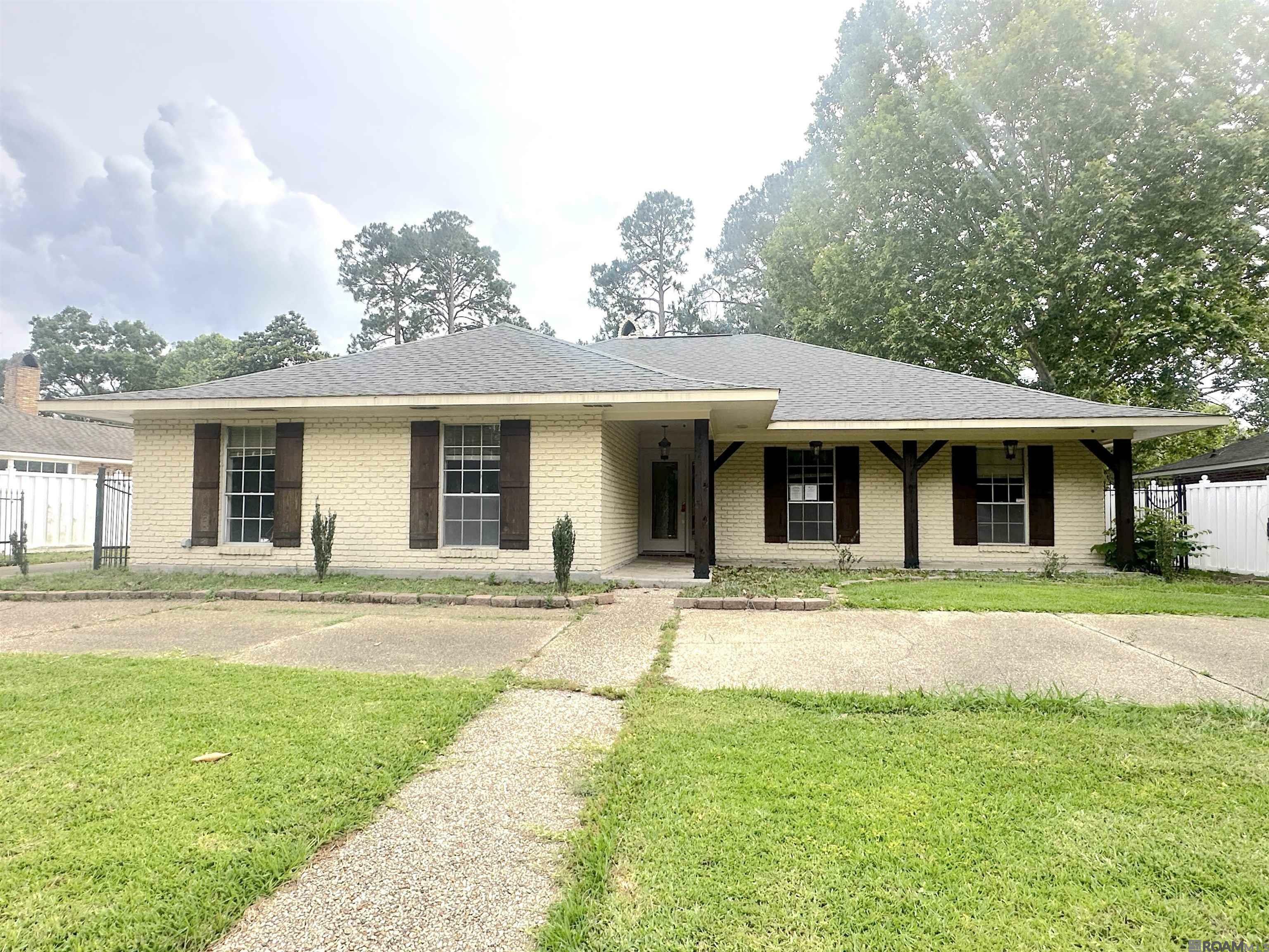 Property Photo:  1356 Crescent Dr  LA 70806 