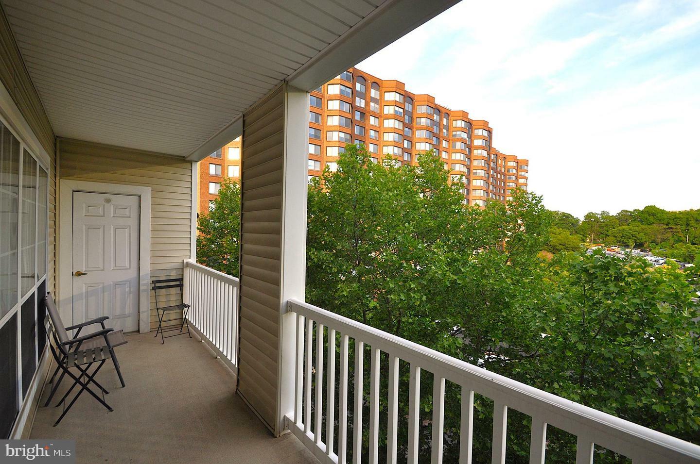 Property Photo: 4550 Strutfield Lane 2323 VA 22311